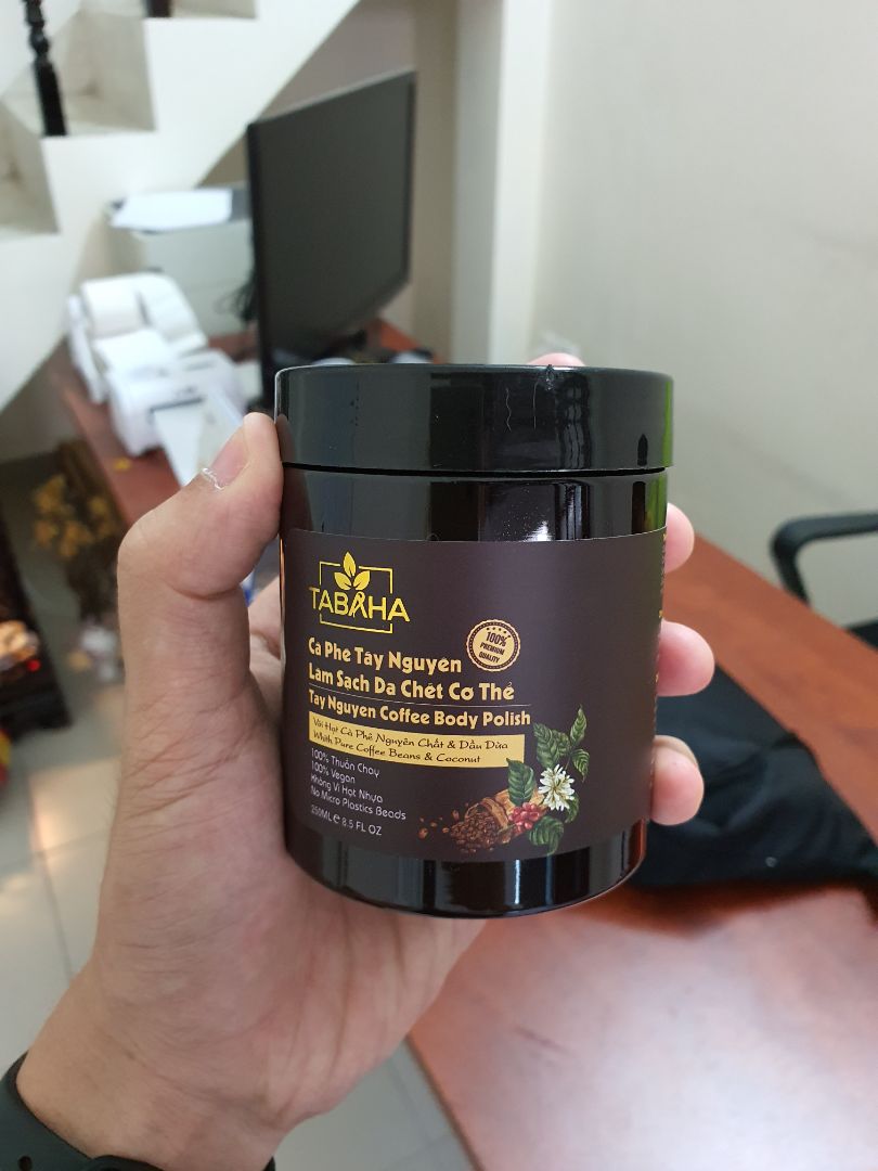 Thơm mùi cafe. Đi nắng quá nên cháy da. Hi vọng dùng sẽ tẩy được lớp da bị cháy. Thơm mùi cafe. Đi nắng quá nên cháy da. Hi vọng dùng sẽ tẩy được lớp da bị cháy.