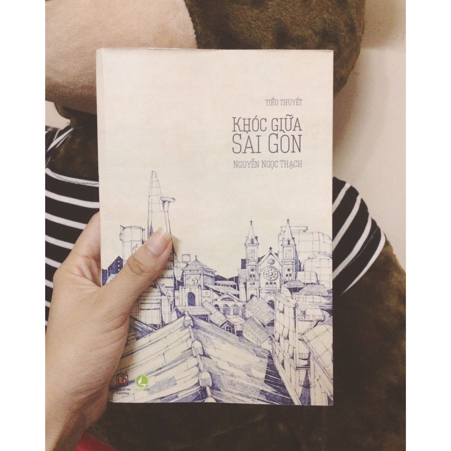 Review sách Khóc giữa Sài Gòn – Nguyễn Ngọc Thạch 5 Khóc giữa Sài Gòn 1