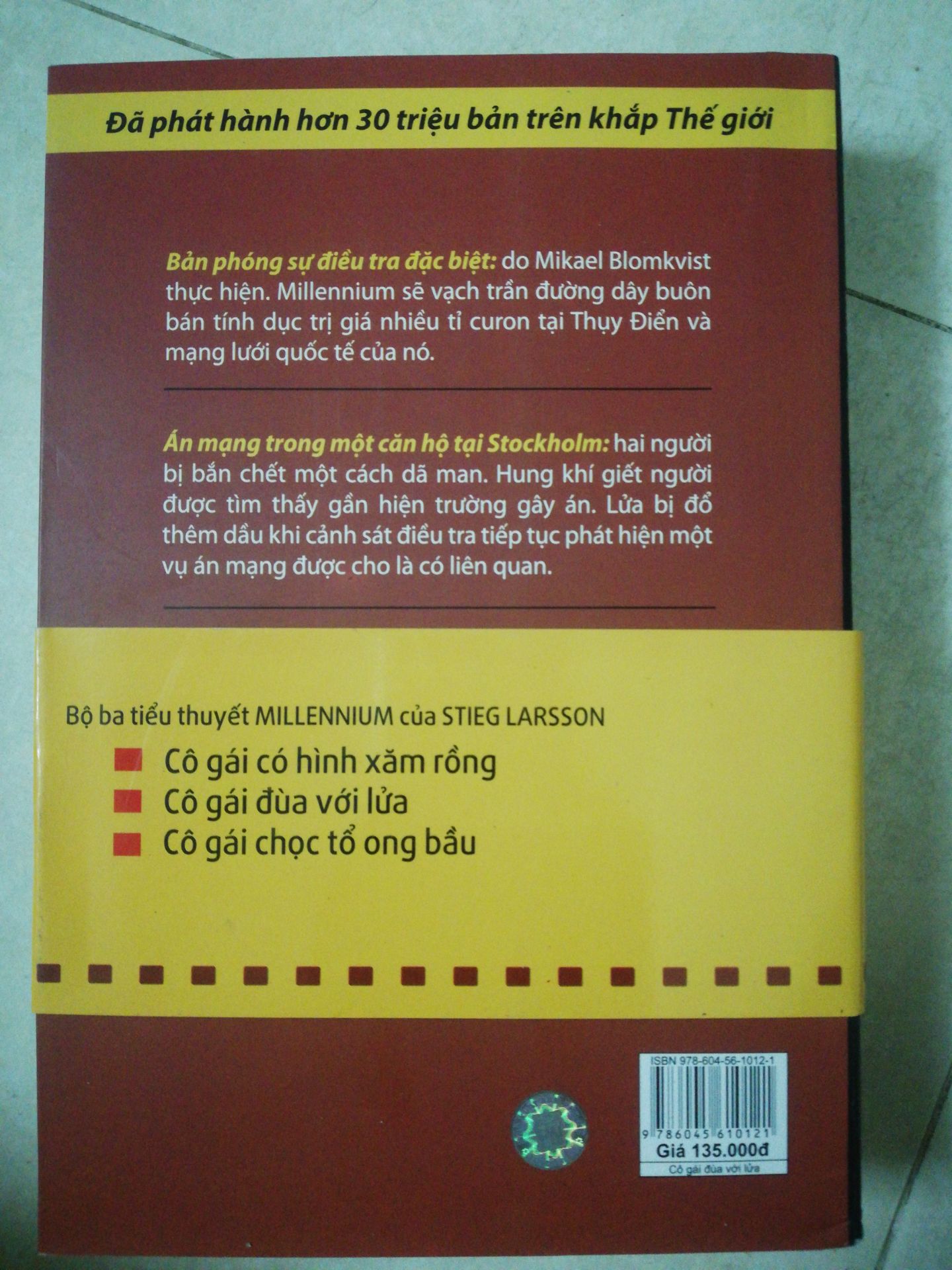 tiki ơi, trả sách cho đơn hàng của mình, mình mua bìa màu đen lại giao bìa màu đỏ cho mình,mình muốn trả hàng