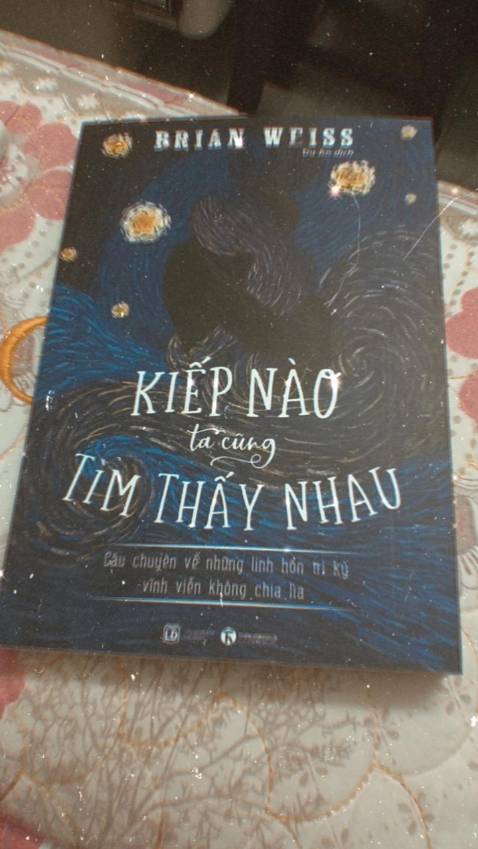 Không có cuộc hội ngộ nào là ngẫu nhiên. Chính vì ta đã từng yêu thương nhau nhiều đến mấy nên kiếp này mới lựa chọn tương phùng. 

Thời gian không thể là thước đo, chỉ có sự tỉnh thức của trái tim mới là điều sáng suốt. 

Dẫu kiếp này chúng ta có từng gặp gỡ đc nhau, từng yêu thương hay tổn thương nhau thì tất thảy đều là điểm giao của vận mệnh. Hãy đón nhận nó và sống. Linh hồn bên trong thật sự luôn biết ta cần gì.