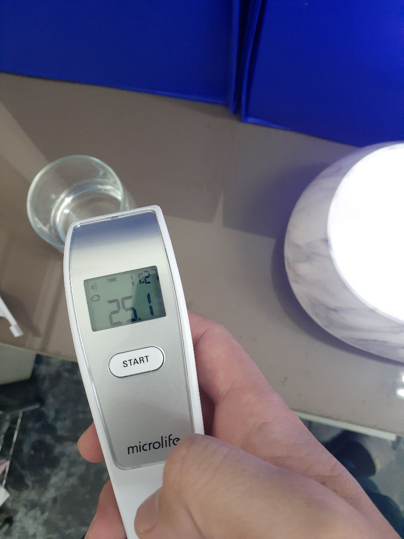 Sử dụng cũng đơn giản 
mình xem trên mạng tự cài được ngày giờ
Đo nhiệt độ khá chính xác
mình đã đo thử nhiệt độ cơ thể, nước lạnh và nước sôi