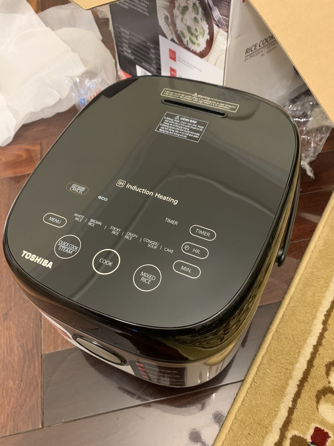 Nồi đẹp, siêu dày. Khay hấp cơm tiện dụng, đựng được nhiều. Tặng kèm 1 muôi 1 thìa xới cơm. Mỗi tội 1.8L hơi to, hợp với gđinh đông người hoặc hay có khách khứa. Nồi đẹp, siêu dày. Khay hấp cơm tiện dụng, đựng được nhiều. Tặng kèm 1 muôi 1 thìa xới cơm. Mỗi tội 1.8L hơi to, hợp với gđinh đông người hoặc hay có khách khứa.