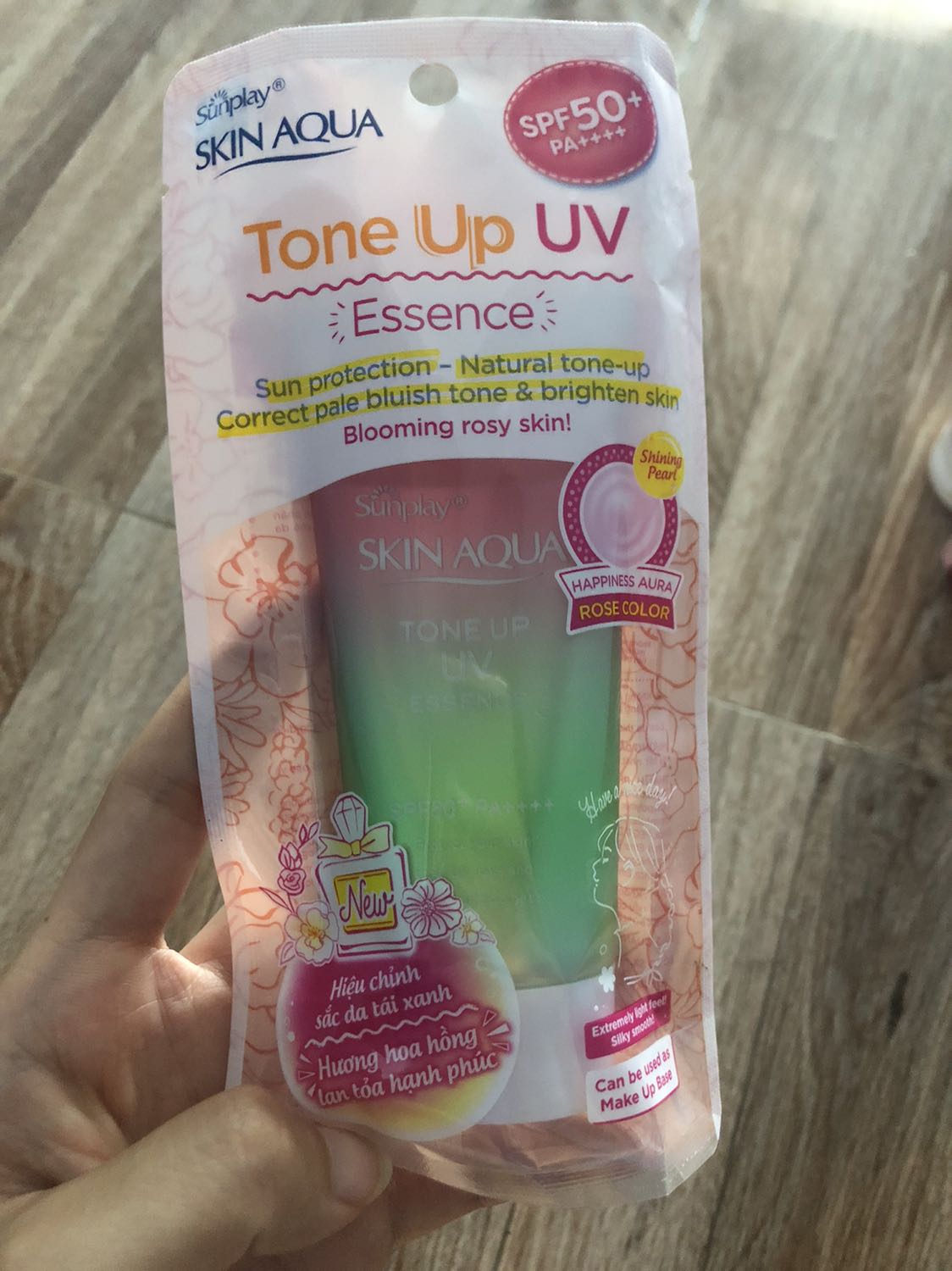 Mình dùng sản phẩm này cũng lâu rồi, rất ổn. Tiếp tục ủng hộ. Đợt này khuyến mãi và đx tặng son