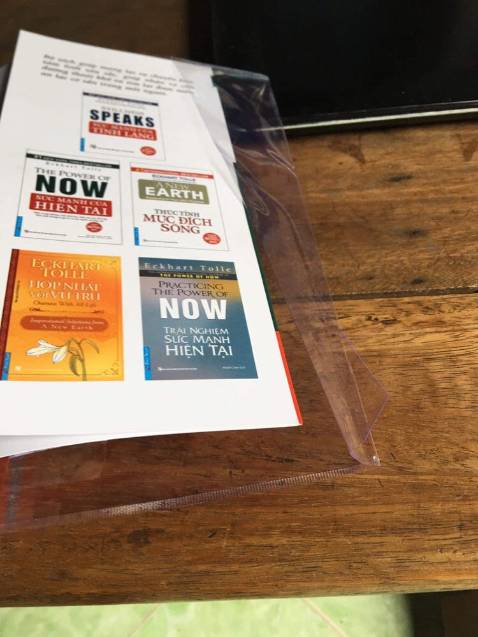 Đối với mình thì đây là cuốn sách rất tuyệt, thay đổi cách mình nhận của mình về cuộc sống, cuốn sách theo dạng câu hỏi và giải đáp, và các câu hỏi hầu như giống hệt với những điều mình đang thắc mắc. 

Mình đánh 3 * đánh giá vì bookcare bị rách, đề nghị Tiki hoàn lại bookcare cho tài khoản của mình.