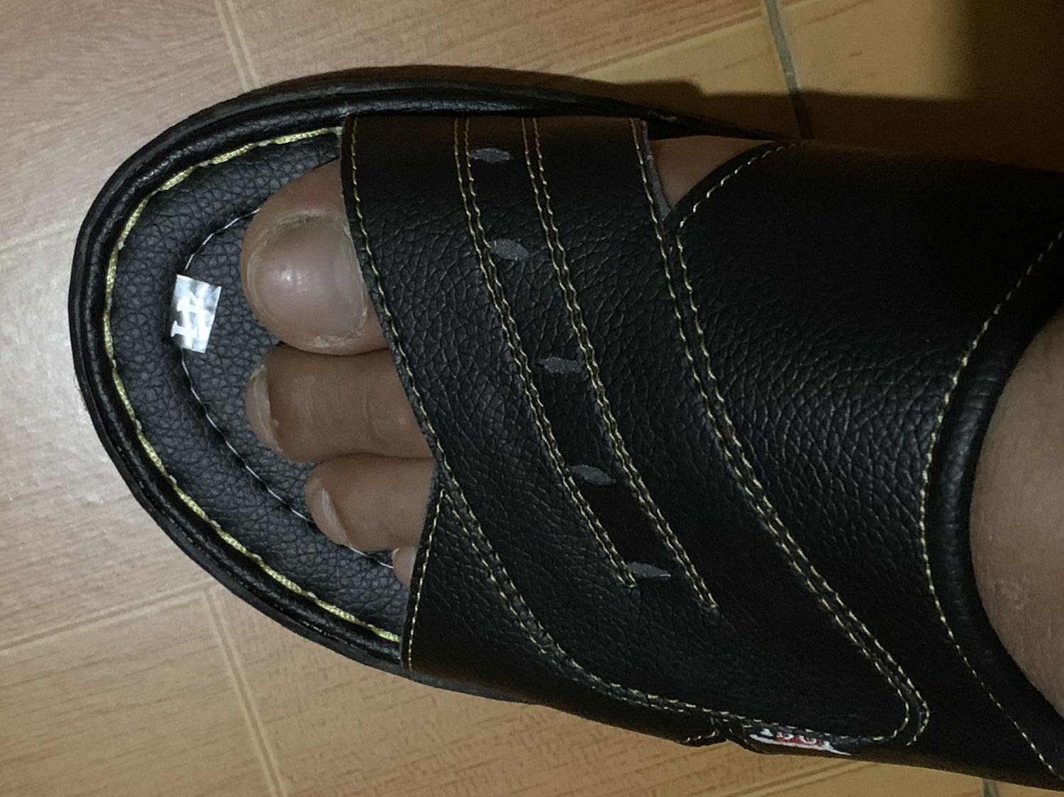 Đã nhận được đủ 2 sản phẩm dép da quai ngang, mình mua lần này là lần 3, đánh giá sản phẩm đẹp và tốt, giá lại quá rẻ. Chất lượng thì OK, chúc shop bán nhiều đơn hàng tốt hơn nữa…