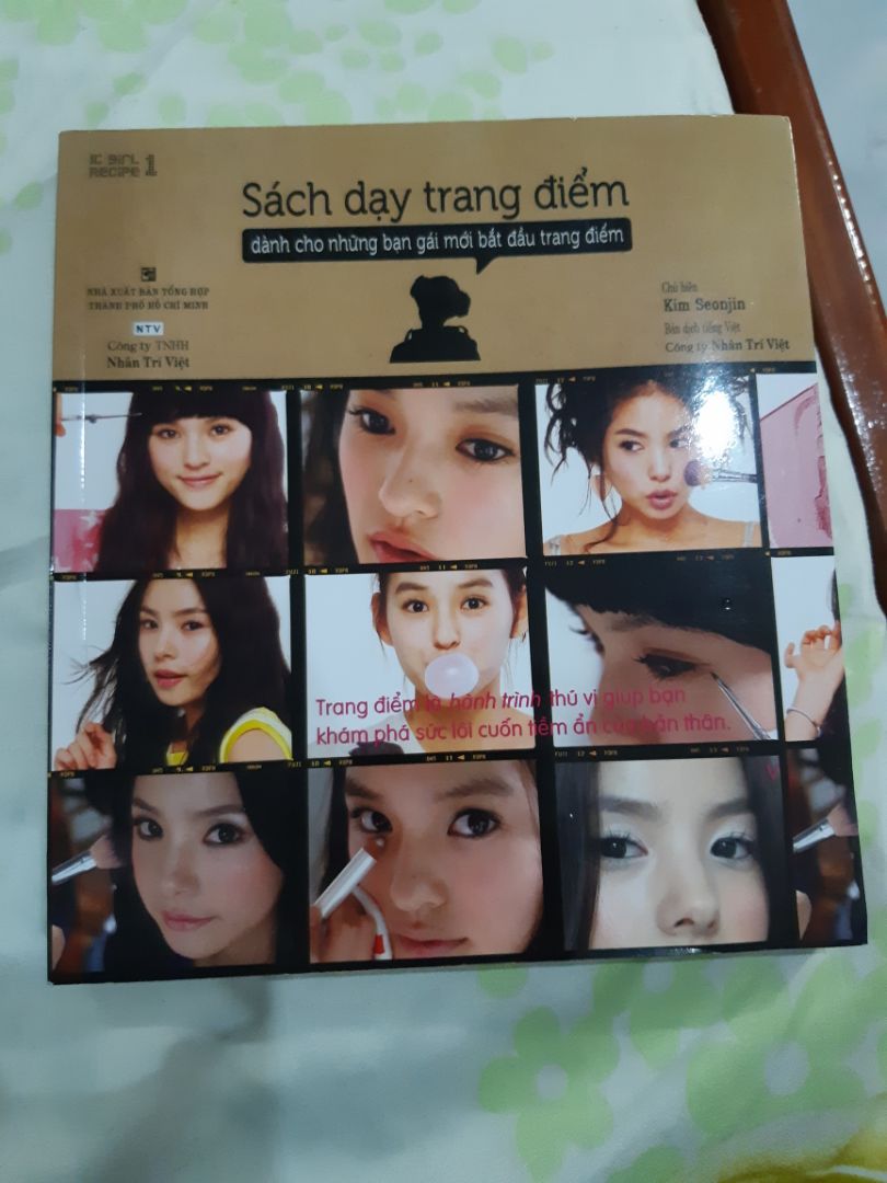 Sách hướng dẫn cơ bản cho việc trang điểm. Tuy mình cảm thấy nhiều cái còn mông lung lắm.