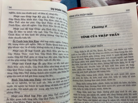 Sách rất mới, nhưng bị gần 20 trang (mất từ trang 97 đến trang 112). Như mình thấy là không phải rách mà NXB in bị thiếu. Nội dung của những trang này rất quan trọng và cần thiết, mình khá hụt hẫng và thất vọng.