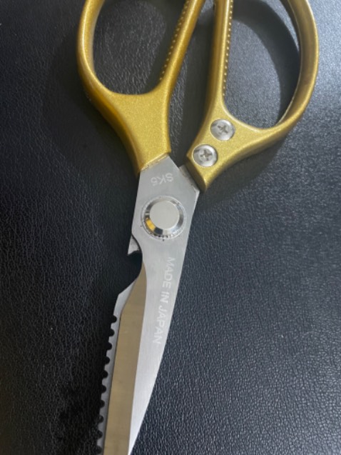 Khác hình một chút nhưng cũng rất ok, chắc chắn, gói bằng giấy chứ không còn bao bì như hình.