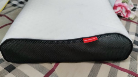 Gối vừa tầm mình, nằm êm cũng thích mà mới 2 3 bữa lão chồng giật mất tiêu luôn còn bảo gối này thấp để anh đi