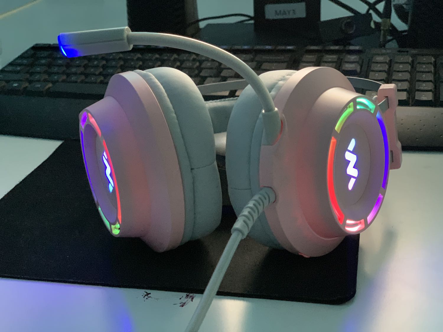 Hàng xịn! Đẹp, âm thanh nghe tốt, cổng usb tiện dụng nhiều thiết bị! Bé rất mê