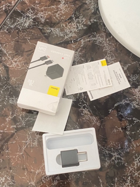 mua set cốc và cáp sạc mà mở ra có mỗi cốc ???