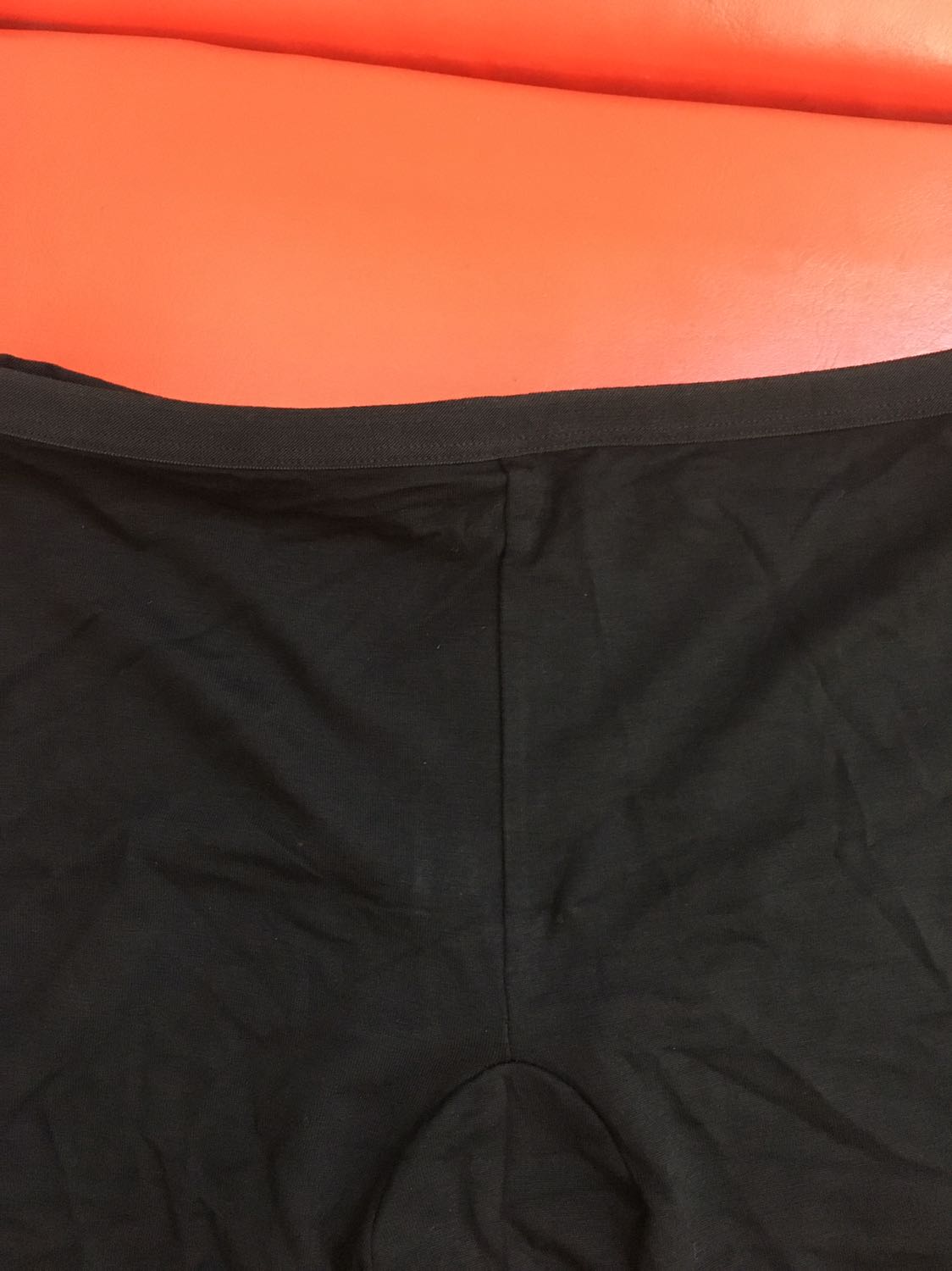 Giao hàng ko đúng hình. Thất vọng một chút
Mình không thích cái dây lưng quần này. Mẫu mình chọn dây lưng mỏng