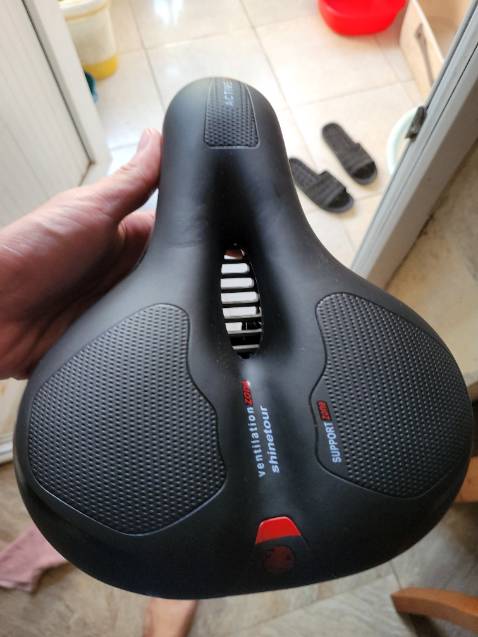 Hàng đẹp, đáng tiền, mua giá cũng rẻ về lắp cho xem của con thay cho cái yên nhỏ và cứng theo xe. Thấy êm hơn khá nhiều