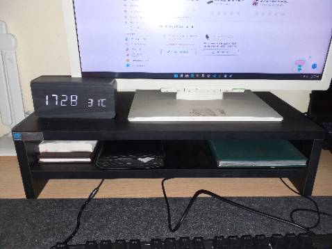 Rất cứng cáp, có thể dùng để tối đa hóa không gian bàn làm việc