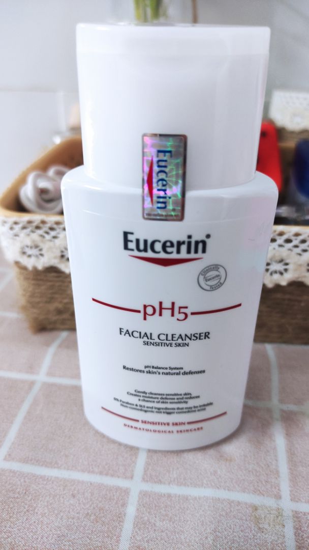 Xài sướng cái da nhạy cảm nó an toàn mà vẫn sạch còn mịn nữa, thấy loại này OK quá mua thêm cho mẹ xài luôn 👍 Xài sướng cái da nhạy cảm nó an toàn mà vẫn sạch còn mịn nữa, thấy loại này OK quá mua thêm cho mẹ xài luôn 👍