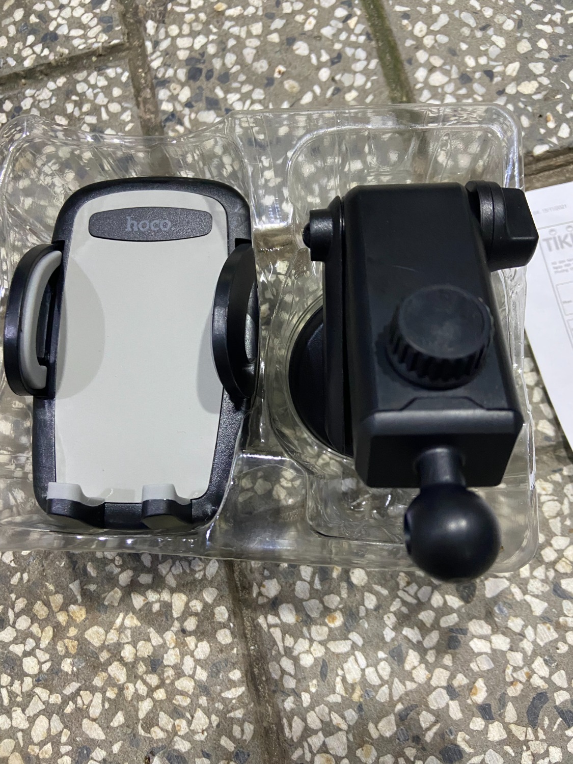 Shop giao hàng không đúng mô tả trên Website, hàng thực tế hoàn khác về mẫu mã, kiểu dáng và chất lượng. Mình đã yêu cầu đổi trả