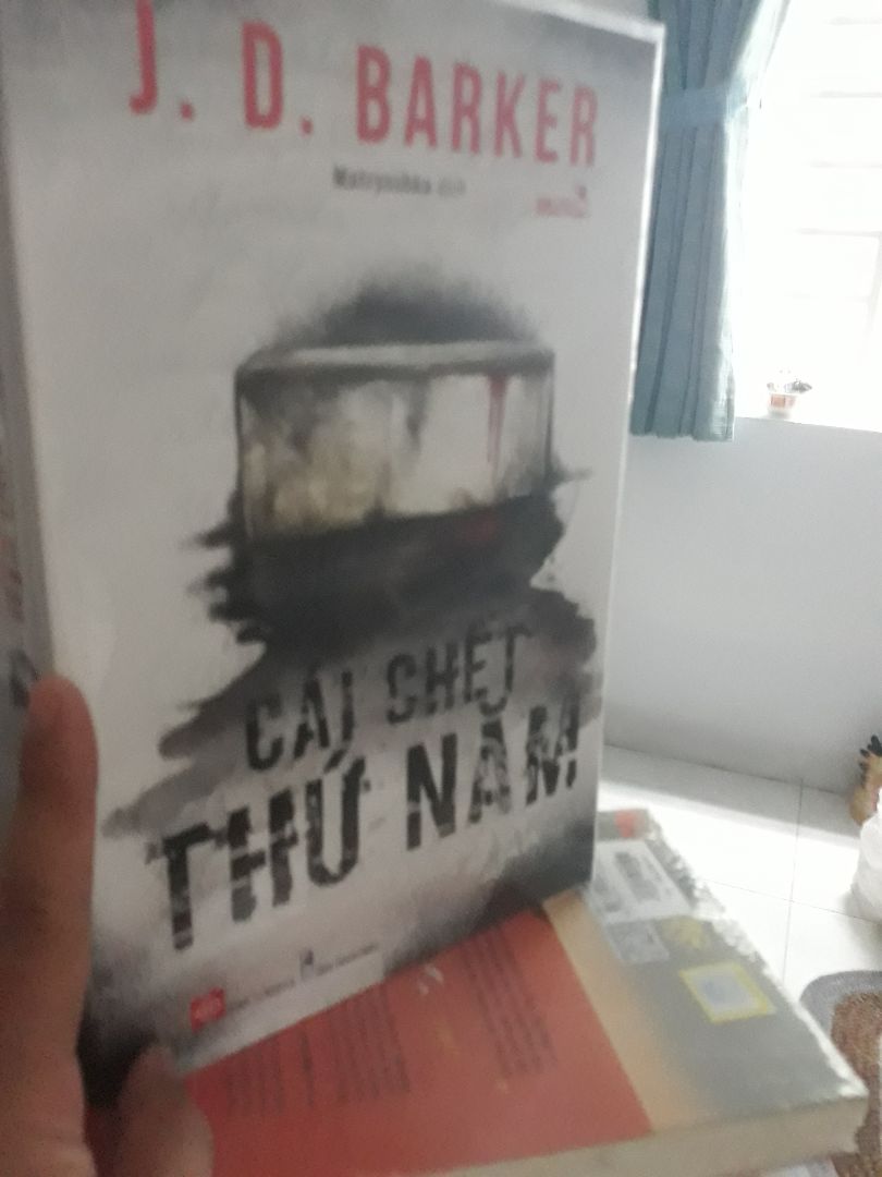 Sách khổ to, rất dày, cầm chắc tay, một bộ gồm 3 cuốn, mình mới mua được tập này và tập Đứa trẻ thứ 6. Sẽ mua nốt cuốn còn lại. Dịch vụ đóng gói và giao hàng thì mình luôn hài lòng. Nội dung bạn mình bảo rất hay, mình mong sẽ sớm đoc.