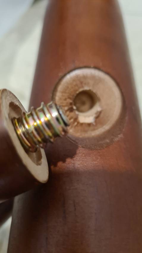 Cây lau nhà ko lắp đuoc 1 thanh đỡ phía dưới chân vì thiếu ốc vặn . Đề nghị hãng đổi cái khác và kiểm tra hàng kỹ trước khi đóng gói.