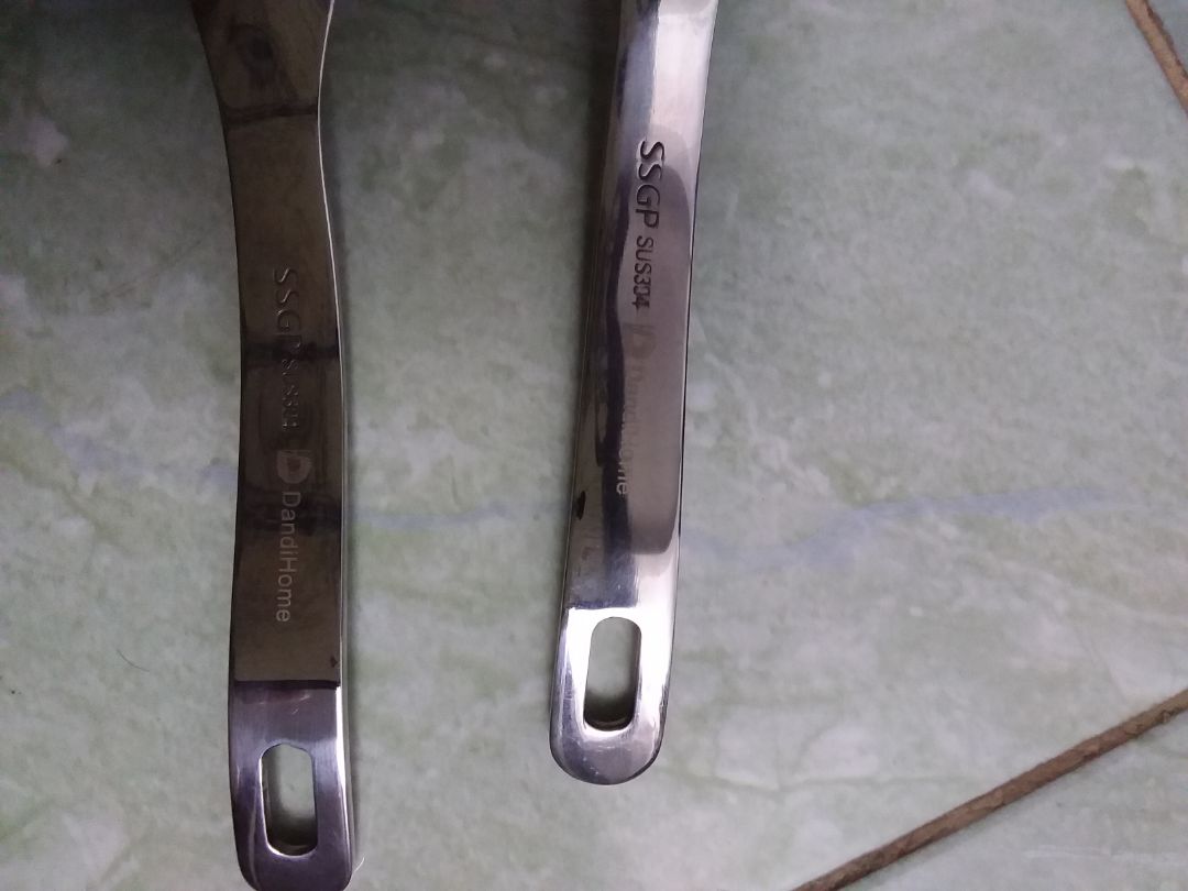 Thấy kỳ kỳ. Có cái đóng thêm chữ SSGP, cái thì không.. .
Một là có gian, hai là có cái hàng loại 2