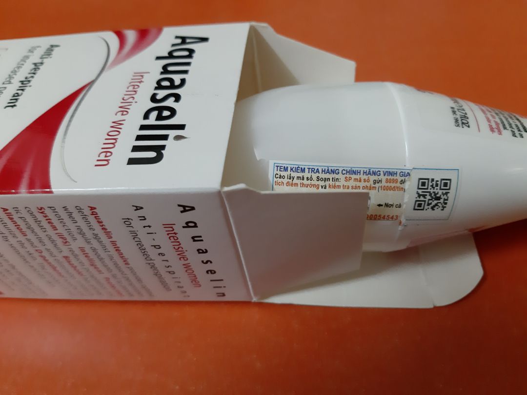 Chỉ có điểm trừ duy nhất là dạng nước nên hơi lâu khô. Còn lại lăn khử mùi này là loại tốt nhất trong số các loại mình từng sử dụng. Chỉ cần sử dụng 2~3 lần một tuần là cực kì hiệu quả, không mùi, giảm lượng mồ hôi và không gây kích ứng da. Thêm nữa hàng còn có tem kiểm tra chính hãng nên rất yên tâm. Chỉ có điểm trừ duy nhất là dạng nước nên hơi lâu khô. Còn lại lăn khử mùi này là loại tốt nhất trong số các loại mình từng sử dụng. Chỉ cần sử dụng 2~3 lần một tuần là cực kì hiệu quả, không mùi, giảm lượng mồ hôi và không gây kích ứng da. Thêm nữa hàng còn có tem kiểm tra chính hãng nên rất yên tâm.