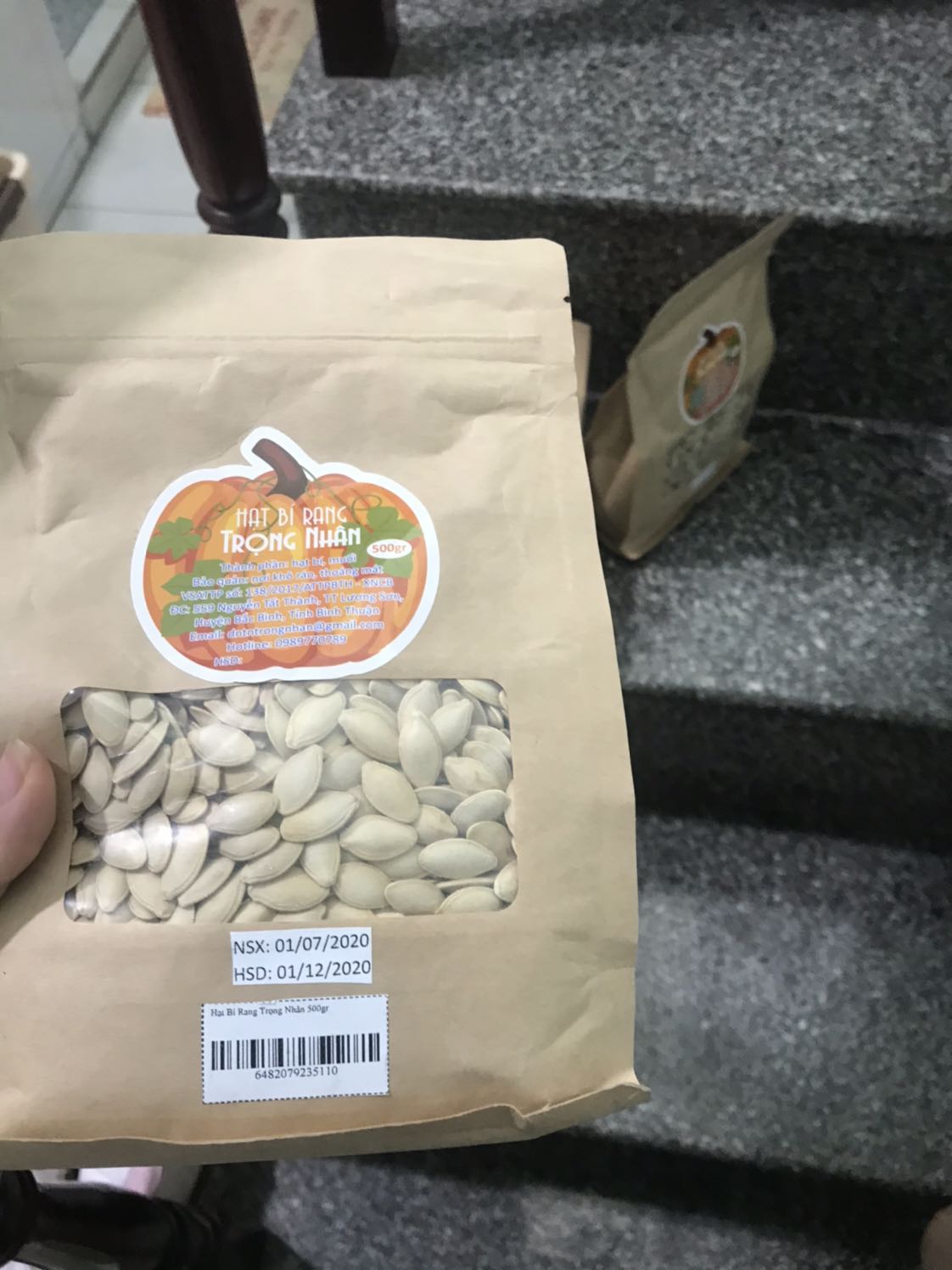 Ngon lắm nha mọi người, nên mua nhé
Đóng gói cẩn thận
Hạn sử dụng đầy đủ hết ấy
Hạt bùi, giòn tan!!! 
Sẽ ủng hộ shop lần 2 nè