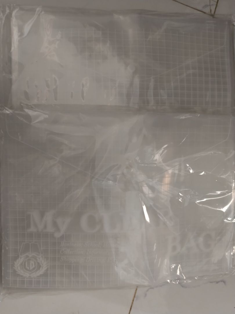 Shop đóng gói cẩn thận. Vận chuyển thì hơi lâu chút. Số lượng đủ theo đơn đặt, bìa khá dày và chắc chắn