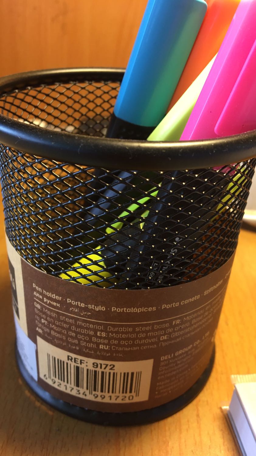 Cốc cắm bút đẹp và chất lượng, không bị thừa hay lỗi 1 tí nguyên liệu nào luôn