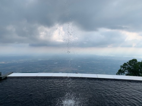 Đang đọc, cũng tạm được! Viết chưa bắt mắt lắm