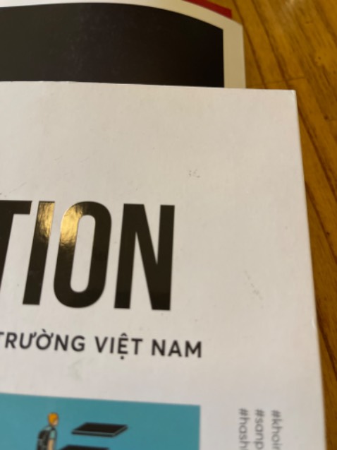 Bìa cũ, còn bẩn. Ko dc bọc bì bảo vệ. Ko hài lòng tí nào. Mới mua mà như sách đã qua sử dụng.