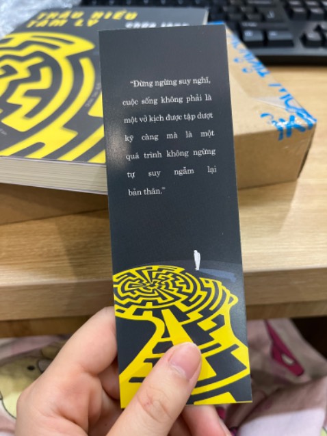 Bìa đẹp, mịn, đóng gói cẩn thận nữa, mùi sách mới thơm xỉu🥰🥰🥰 chưa đọc nội dung nhưng đã xem qua một số bài trích nd sách thấy khá oke nên mua