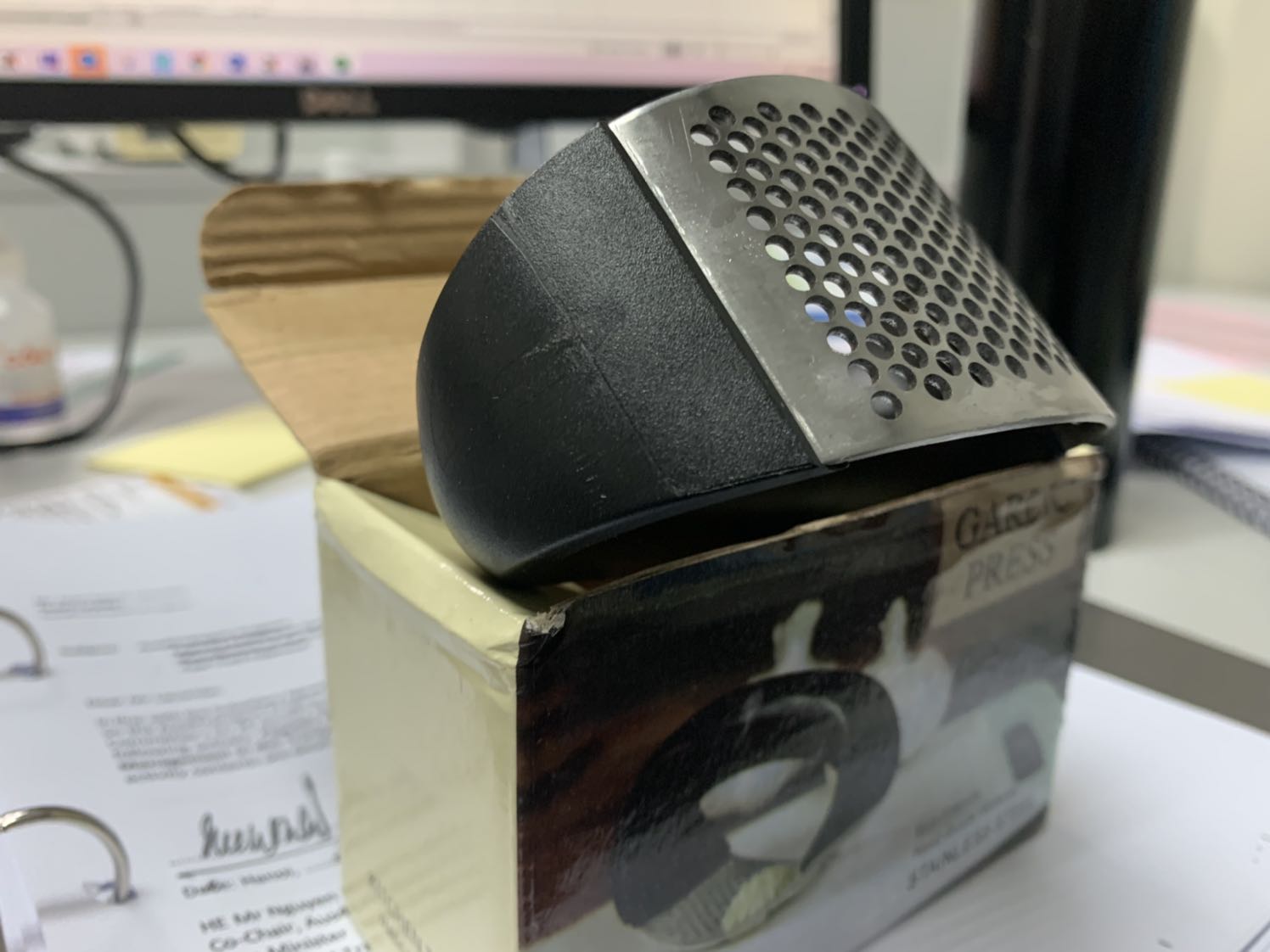 Sản phẩm quảng cáo trên hình có xuất xứ của hãng Leifheit (Đức) trong khi hàng nhận được xuất xứ Trung Quốc và ko hề có hình in nổi tên hãng trên sản phẩm như trong quảng cáo.