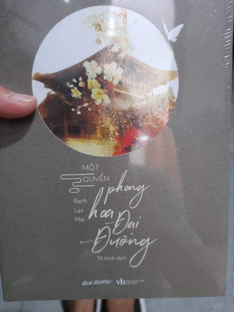 Shop đóng hàng cẩn thận. Vẫn câu nói cũ văn phong của tg BLM luôn là 1 điều gì đó rất tuyệt. Hải Phòng bước sang những ngày thu. Cầm trên tay sách của tg thêm 1 ly trà buổi tối trước khi đi ngủ là điều rất tuyệt vời.