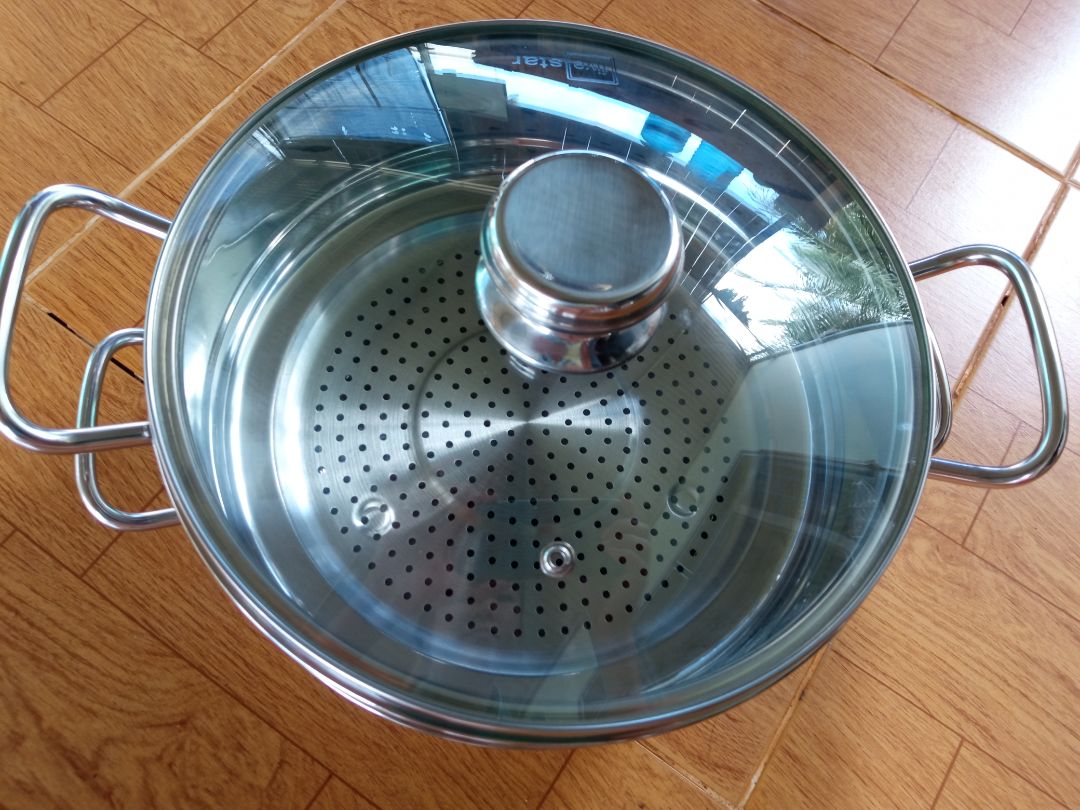 Nhận được hàng siêu nhanh, sớm hơn dự kiến nhiều. Nồi dày dặn, sáng bóng. 24cm là vừa đủ xinh. Được tặng thêm 2 vá xinh xinh.