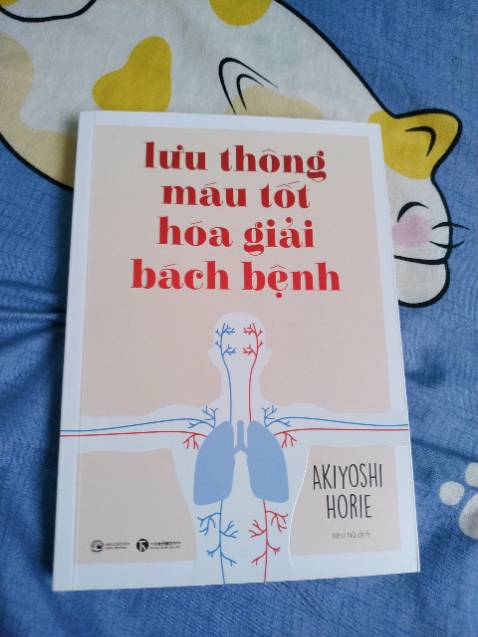Quyển này đọc cực kỳ hay, mình đang đọc những phần cuối của sách. Sách nói về vấn đề lưu thông máu, các tình trạng sức khoẻ, biểu hiện được tác giả liệt kê chi tiết, dễ hiểu từ kinh nghiệm quan sát, theo dõi và chữa bệnh của ông, đặc biệt với chị em phụ nữ và rút ra kết luận hầu như những vấn đề ta đang gặp phải ở thời hiện đại hoá này đều bắt nguồn từ lưu thông máu, nhất là chị em phụ nữ và khi mình đọc mình thấy vấn đề sức khoẻ của mình ở trong đó. 

Sách thật sự hay và đáng đọc và các bạn nên mua kèm cuốn "Phương pháp ăn uống cải thiện lưu thông máu" của cùng tác giả để tham khảo và điều chỉnh chế độ ăn của mình giúp cải thiện sức khoẻ nhé!