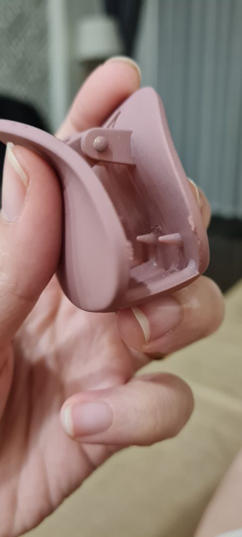 kẹp có chất nhựa nhám rất thích, kẹp chắc chắn nhưng cạnh kẹp vẫn có nhựa thừa, ổn so với giá tiền kẹp có chất nhựa nhám rất thích, kẹp chắc chắn nhưng cạnh kẹp vẫn có nhựa thừa, ổn so với giá tiền