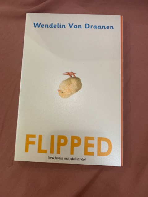 Sách xinh xắn, giao nhanh bất ngờ, vừa đặt tối hôm trước mà chiều ngày hôm sau đã nhận được rồi. Nhưng mình hơi thất vọng vì là bìa mềm thôi chứ không được cứng cáp
