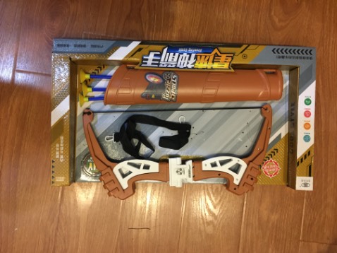 Sản phẩm được đóng gói rất đẹp, có thể dùng làm quà tặng. Chất lượng sản phẩm tốt. Đầu mũi tên là chất liệu nhựa mềm nên có thể yên tâm để trẻ chơi