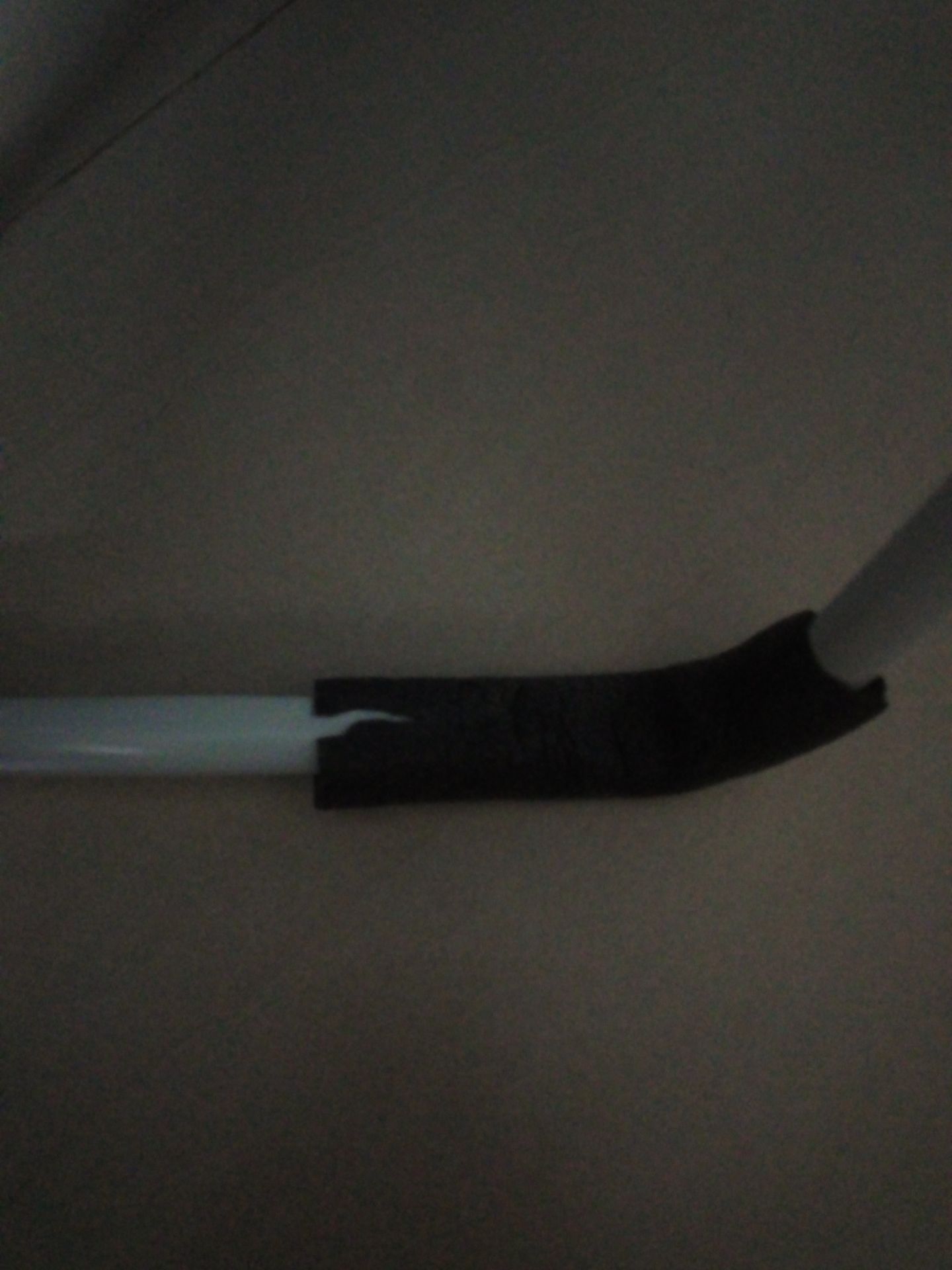 về phần của tiki mình luôn hài lòng bởi cách gói hàng. Về sản phẩm nhìn chung sản phẩm đúng với tầm giá không chầy xước chỉ mỗi hai điểm là phần xốp đen đã rách nên mình vứt luôn vì cũng không mấy ảnh hưởng tới trải nghiệm và màu của sản phẩm. Đặt màu hồng nhưng lại giao màu xanh. Nói chung sản phẩm đạt 4/5 nếu bạn không quá khắt khe về phần của tiki mình luôn hài lòng bởi cách gói hàng. Về sản phẩm nhìn chung sản phẩm đúng với tầm giá không chầy xước chỉ mỗi hai điểm là phần xốp đen đã rách nên mình vứt luôn vì cũng không mấy ảnh hưởng tới trải nghiệm và màu của sản phẩm. Đặt màu hồng nhưng lại giao màu xanh. Nói chung sản phẩm đạt 4/5 nếu bạn không quá khắt khe