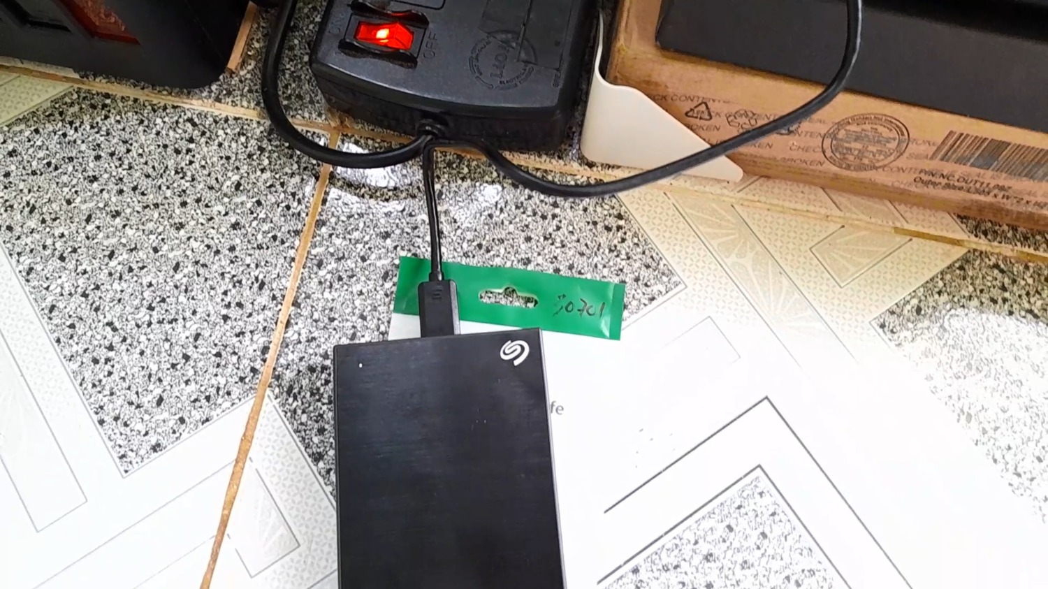 Cáp USB Type C sang USB 3.0 của U Green gia công chắc chắn, cắm rất khớp, và thiết bị nhận 100%. Mình copy dữ liệu vào ổ cứng di động seagate 5 TB, Tốc độ cao nhất ghi nhận được là 128 MB 1 giây, phải nói rằng đây là tốc độ rất tốt trong copy dữ liệu. Ở trên Laptop của mình, cổng 3.0 cũng chỉ cho tốc độ 30 MB đến 80 MB.