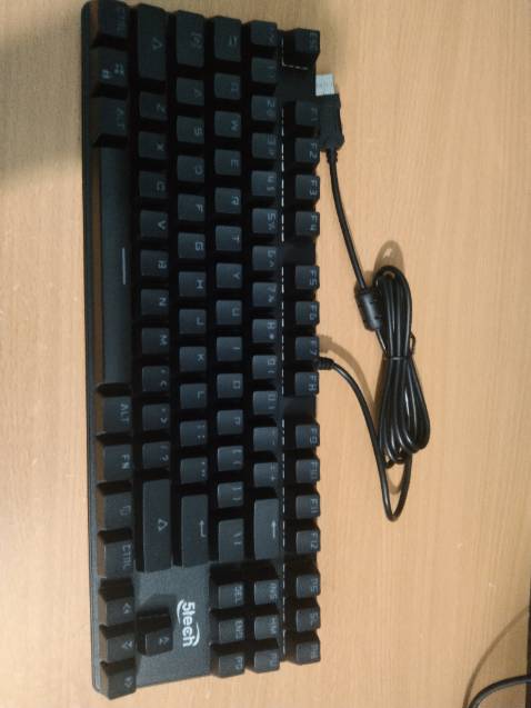 Đây là 1 bàn phim cơ chất lượng, gõ êm tai, vô cùng nhạy. Tuy nhiên mình khá thất vọng vì bàn phím shop giao cs 1 hàng led ko sáng(trong ảnh) Đây là 1 bàn phim cơ chất lượng, gõ êm tai, vô cùng nhạy. Tuy nhiên mình khá thất vọng vì bàn phím shop giao cs 1 hàng led ko sáng(trong ảnh)