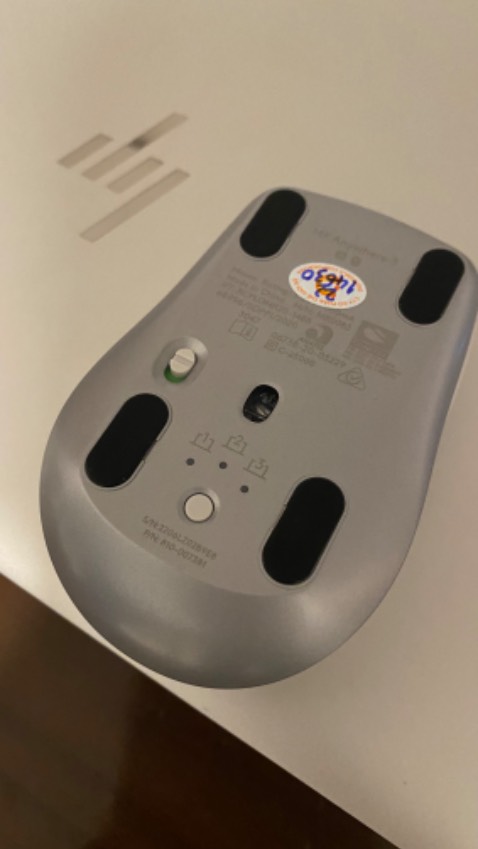 Mình dùng MX3 thấy rất tốt vừa tay, dùng mượt trên nhiều mặt chất liệu khác nhau, pin lâu nhưng sau 10 tháng thì chuột bị lỗi phím trái. Gửi về Tiki bảo hành mất 10 ngày thì được NPP đổi cho chiếc mới. Điểm 10 cho Tiki và NPP về dịch vụ sau bán hàng. Hy vọng chiếc mới ko sẽ bị lỗi như chiếc cũ. Khi gửi bảo hành thì cần gửi đầy đủ phụ kiện.