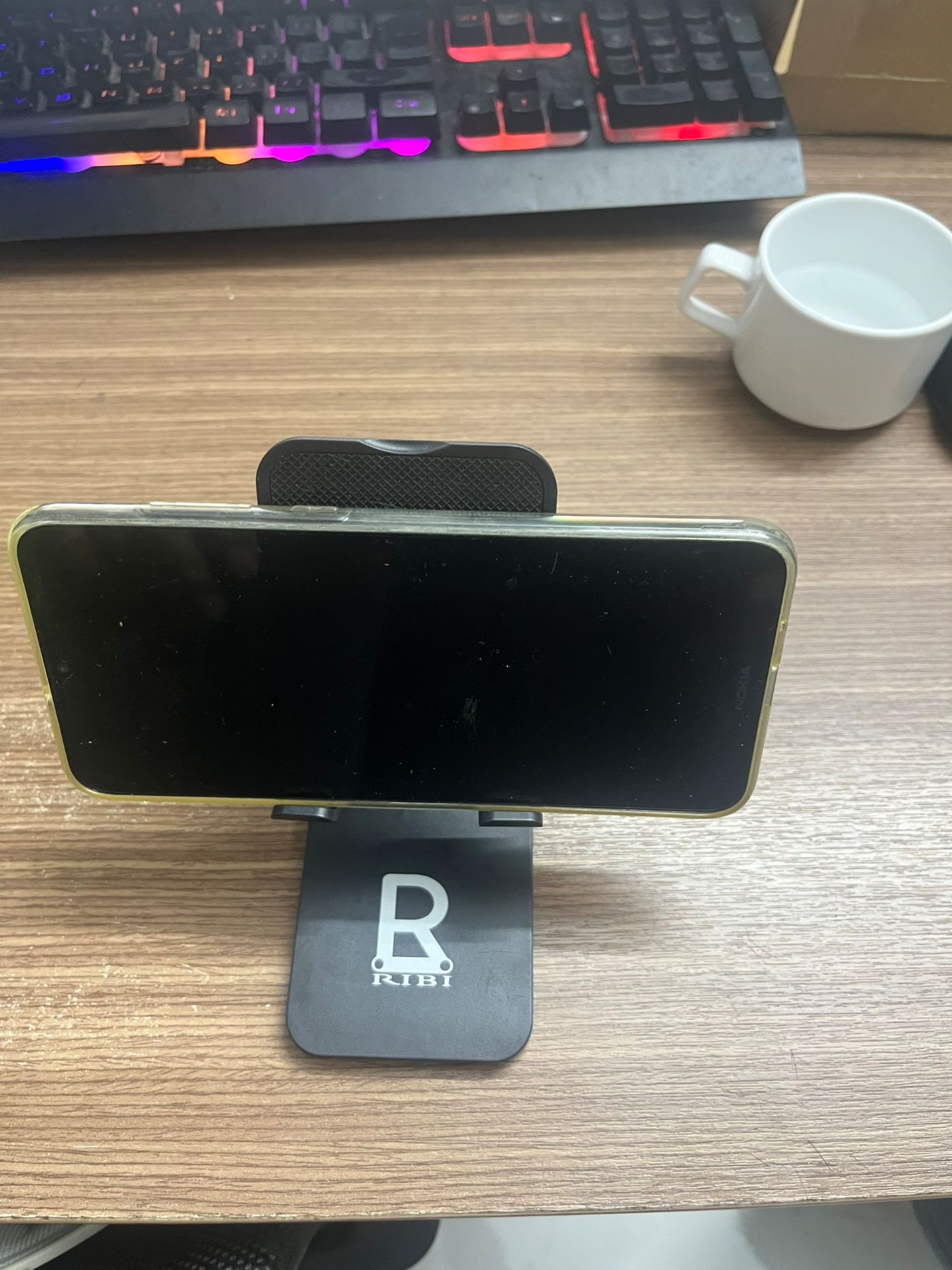 rất ngon nha, điện thoại mình to bự chảng nhưng để lên giá vẫn rất chắc chắn