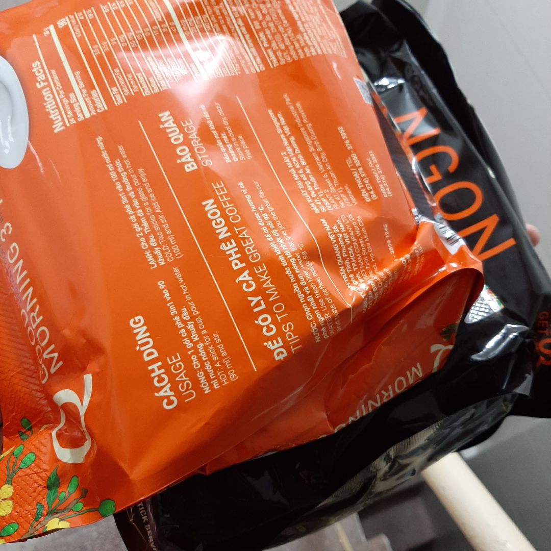 nhân viên giao hàng quá tệ  còn cảm ơn khách lần sau đừng  đặt hàng bên tiki . m bảo nhận hàng m chuyển khoản cho vì m ko có tiền mặt. bắt m phải chuyển luôn còn nói tiền trao cháo múc xông vô  cửa nhà mình đập cửa thình thình mất ý thức  kinh  khủng