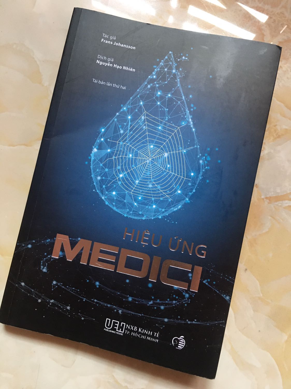 Đây dường như là câu trả lời cho mọi câu hỏi!
Thật biết ơn khi mình biết đến và có cơ hội đọc cuốn sách này, cuốn cẩm nang cho mọi vấn đề và hẳn rằng nó đã mở ra một cửa sổ mới cho bản thân mình - con người đang quá mung lung với nhiều thứ.
