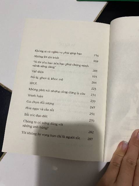 Đánh giá là 10/10 bởi vì dịch vụ ship tốt dịch vụ chất lượng sản phẩm tốt bao bì đóng gói đẹp đẽ gọn gàng. Nội dung là gu của mình và được đánh giá rất cao nên mọi người nên mua nhé