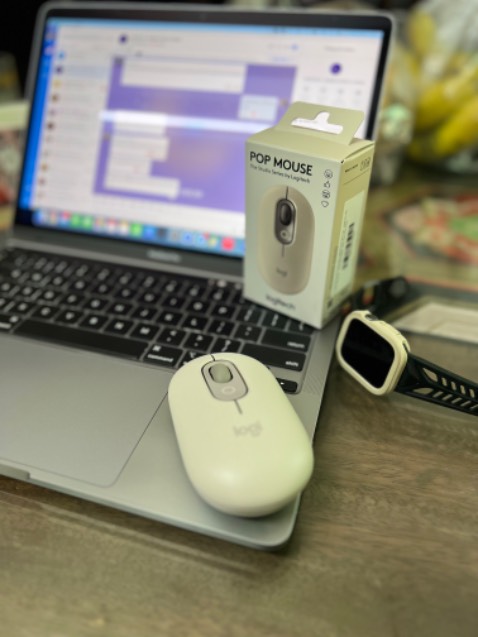 Mình dùng với Mac rất ngon, cuộn không bị dật khựng chỉ có điều là hơi nhỏ :) Full box nguyên seal