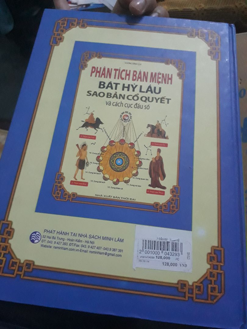 sách bìa cứng ok nhưng giấy bên trong tệ và cũ. không đc bọc bookcare. đề nghị tiki xem lại vấn đề này.