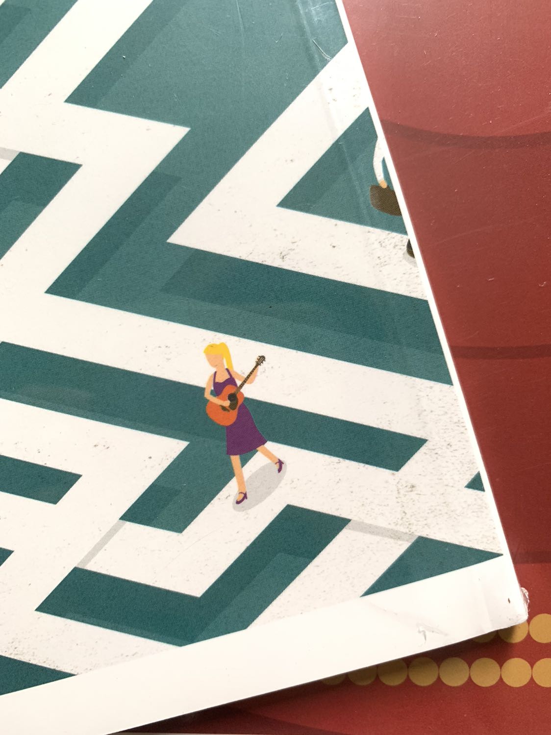 Bìa sách bẩn & móp góc như sách đã sử dụng BÊN TRONG LỚP BỌC CHỨ KHÔNG PHẢI LÀ LỚP BỌC BẨN