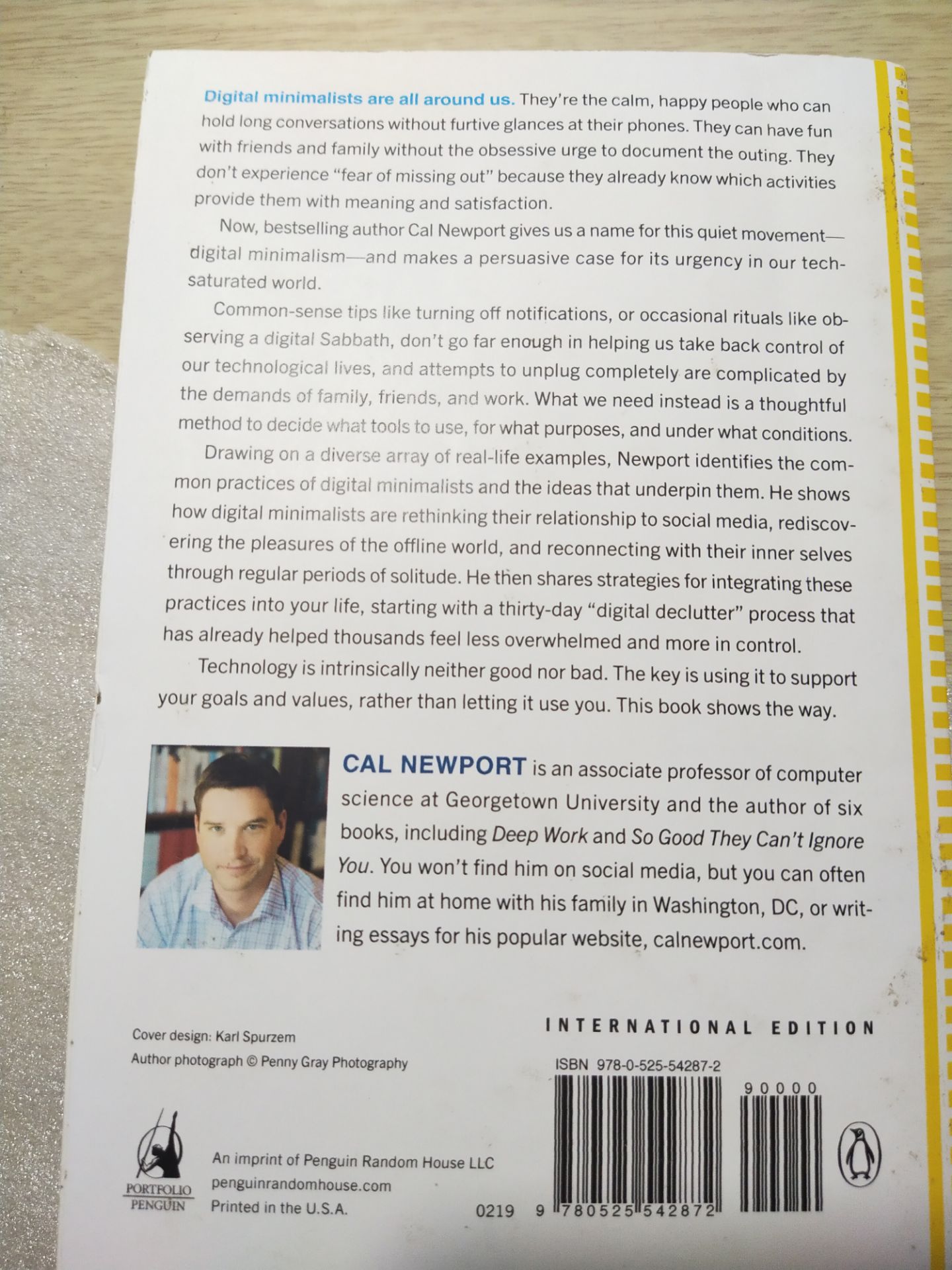 Sách hay lắm ạ. Giấy mềm ráp sờ rất thích, được in ở Mỹ :) Sách hay lắm ạ. Giấy mềm ráp sờ rất thích, được in ở Mỹ :)