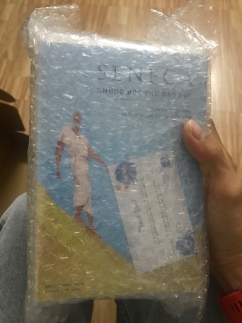 Hộp đẹp, đóng gói rất chi là cẩn thận.
Như cách trong chủ nghĩa Khắc kỷ đề cập vậy.